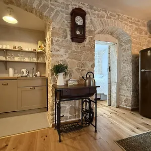 Di Piazza Apartment